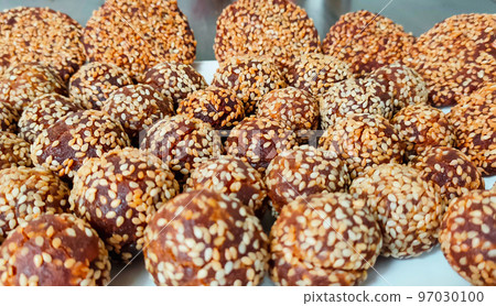 Anarsa : An authentic sweet snack especially made in the festive season like Diwali in Maharashtra and Bihar. It is a popular snack in the muslim communities of India and Pakistan 97030100