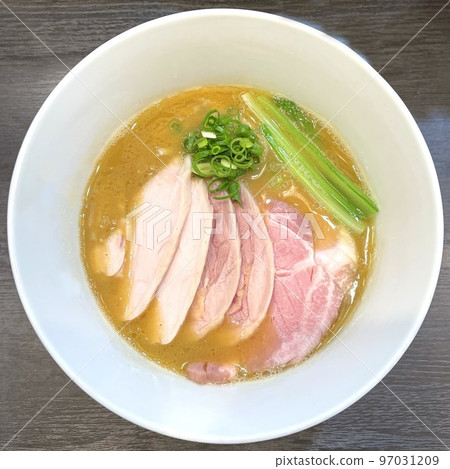 3種叉燒濃郁海鮮拉麵 3種叉燒濃郁海鮮拉麵 97031209