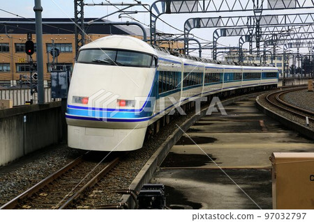 穿過倉庫之城栃木町，到日光路...乘坐東武特快Spacia到日光和豪華特快鬼怒川 97032797