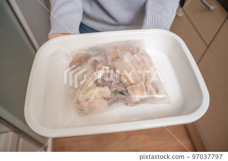 frozen beef tendon 97037797