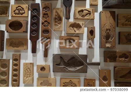 Exhibition view of wooden patterns 97038099