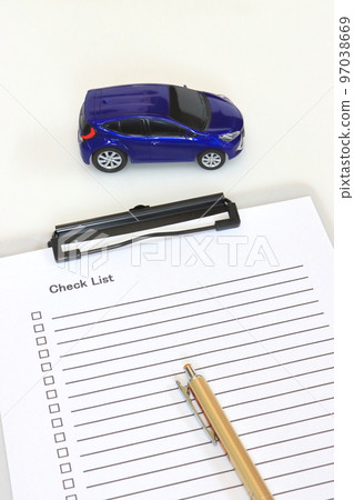 Car inspection (car purchase/car maintenance image/vertical composition) Car inspection (car purchase/car maintenance image/vertical composition) 97038669
