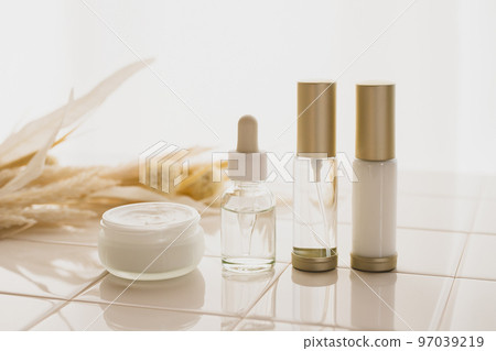 天然護膚基礎化妝品形像素材 97039219