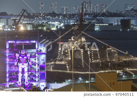 Gundam and escort ship 97040511