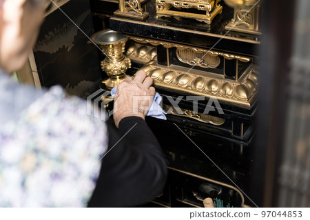 Cleaning the altar 97044853
