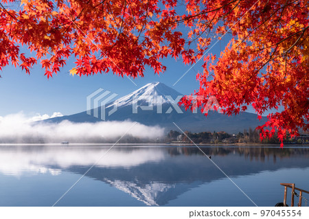 [山梨縣]秋天的富士山/紅葉拱門 97045554