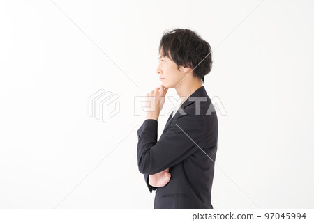 Profile portrait of a man in his twenties 97045994