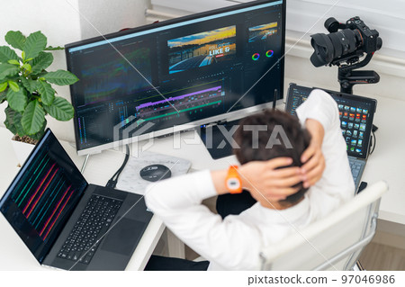 視頻/視頻創作者男視頻營銷剪輯廣告活動鳥瞰多屏雲台 97046986