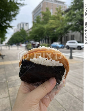 Ham and egg rice ball 97052256