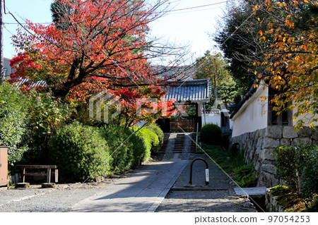 Kyoto's oldest Zen temple, Kenninji of the Rinzai sect, colored leaves 97054253
