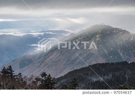 Early winter Northern Alps seen from the ridgeline of the Japanese Alps Snow piles up on top of the mountains Mountains of the Northern Alps covered in snow Early winter Northern Alps seen from the ridgeline of the Japanese Alps Snow piles up on top of the mountains Mountains of the Northern Alps covered in snow 97054637