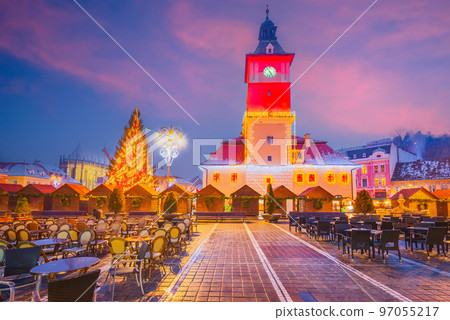 Brasov, Romania - Winter scenic Christmas Tree in downtown, touristic Transylvania. 97055217