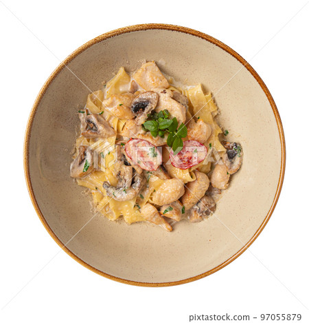 Alfredo pasta with chicken and mushrooms Alfredo pasta with chicken and mushrooms 97055879