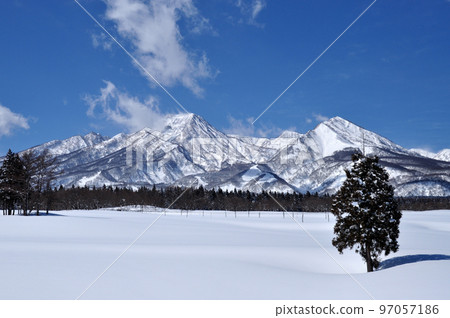 雪原和妙高山 97057186