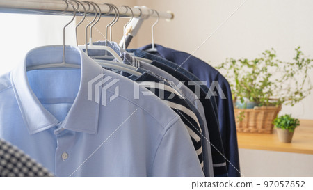 衣物的房間乾燥/衣服的存儲圖像 97057852
