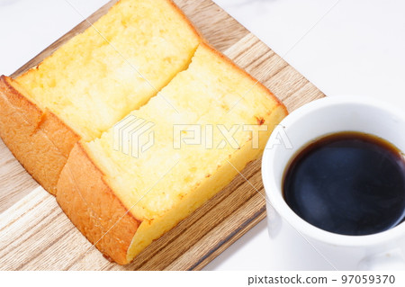 法式吐司和咖啡早餐 97059370