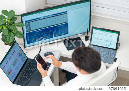General affairs, accounting, clerical work, sales clerical work, general clerical work, clerical staff, spreadsheets, graphs, bird's-eye view, multi-display 97061035
