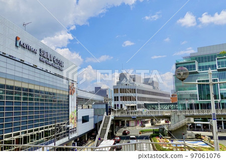 A view of the east side of the overpass at the east exit of Keihan Railway Hirakatashi Station until 2023, Hirakata City, Osaka Prefecture 97061076