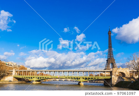 Paris Seine and Eiffel Tower in winter 97061097