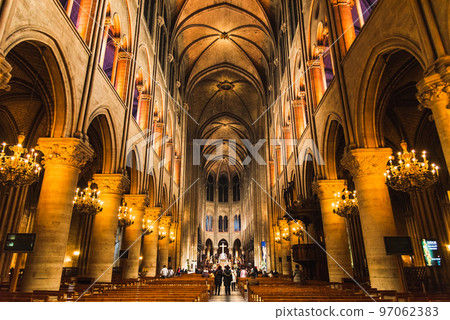 巴黎圣母院大教堂 * 在大規模火災前拍攝 97062383