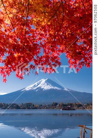 [山梨縣]秋天的富士山/紅葉拱門 97062508