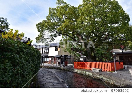 Kyoto Kamigamo Shake Town, Fujiki Shrine and the flow of the Myojin River Kyoto Kamigamo Shake Town, Fujiki Shrine and the flow of the Myojin River 97063902