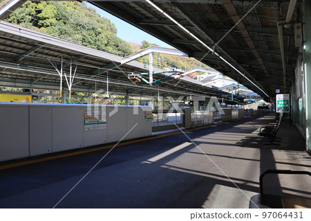 Shinkansen outdoor platform 97064431