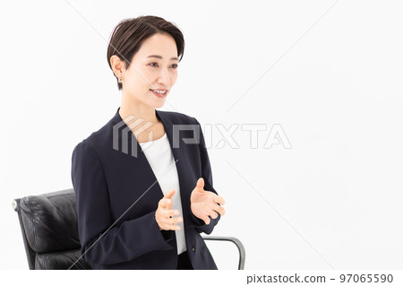 接受采訪的女人 97065590