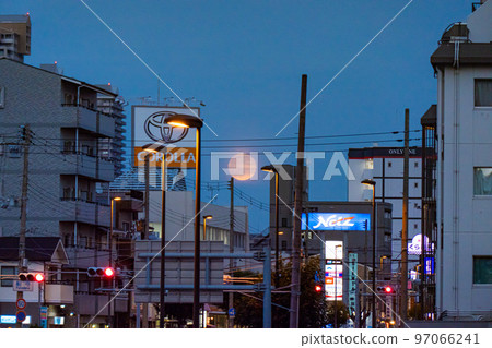 冷月和城市景觀 97066241