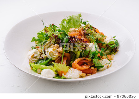 Fresh salad with cashew, mozzarella, pepper 97066850