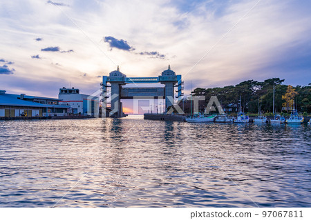 （靜岡縣）沼津港大規模觀察水閘和點亮 97067811