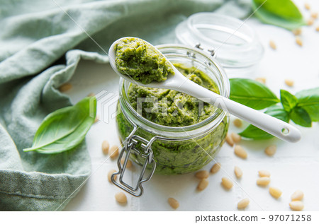 Green basil pesto Green basil pesto 97071258