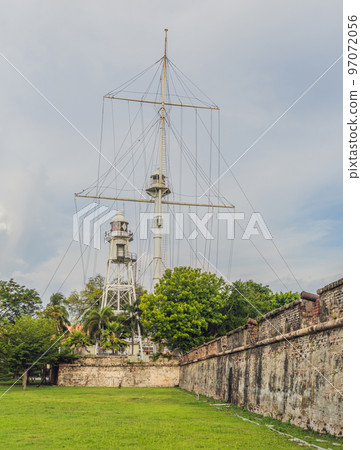 Young woman feeding an African Sacred ibis 97072056