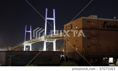 從大黑碼頭看橫濱灣大橋的夜景 從大黑碼頭看橫濱灣大橋的夜景 97075003