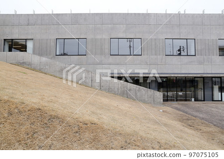 Complex facility building with excellent design (Echigo-Tsumari Cultural Hall “Danjuro” Tokamachi City, Niigata Prefecture) Complex facility building with excellent design (Echigo-Tsumari Cultural Hall “Danjuro” Tokamachi City, Niigata Prefecture) 97075105