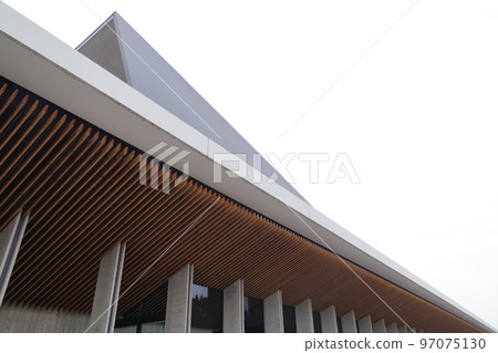 設計精良的綜合設施大樓（新潟縣十日町市越後妻有文化會館“團十郎”） 97075130