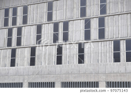 Solar panel attached to the wall (Echigo-Tsumari Cultural Hall "Danjuro" Tokamachi City, Niigata Prefecture) Solar panel attached to the wall (Echigo-Tsumari Cultural Hall "Danjuro" Tokamachi City, Niigata Prefecture) 97075143