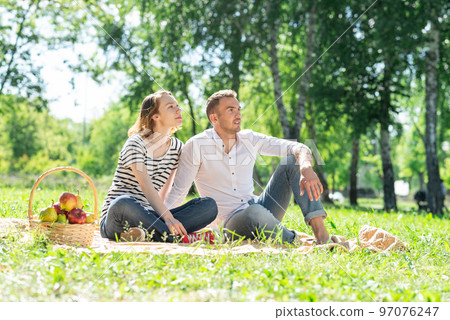 Couple on a picnic in the park 97076247