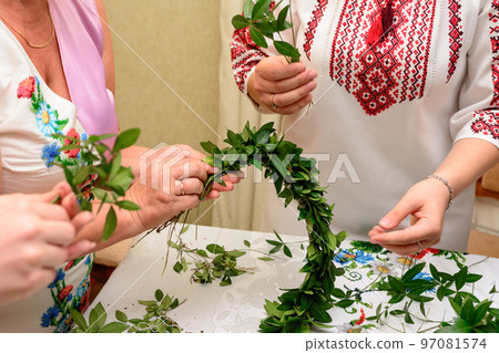 The process of weaving a periwinkle wreath, which is a traditional Ukrainian talisman for Ukrainian brides. 97081574