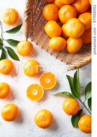 Mandarin served with miso soup 97088002