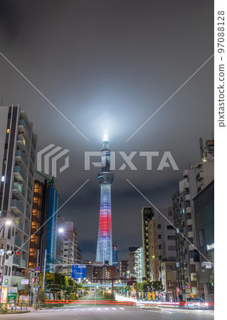 夜景“東京”東京晴空塔駒形橋前十字路口 夜景“東京”東京晴空塔駒形橋前十字路口 97088128