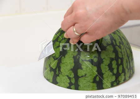 【中間主婦做切西瓜】 97089453