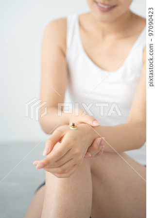 Hand moxibustion Hand moxibustion 97090423