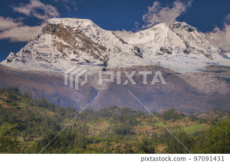 Huascaran Mountain massif in Cordillera Blanca, snowcapped Andes, Ancash, Peru Huascaran Mountain massif in Cordillera Blanca, snowcapped Andes, Ancash, Peru 97091431