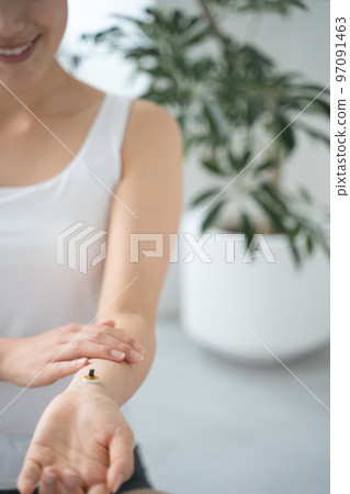 艾灸手腕 97091463
