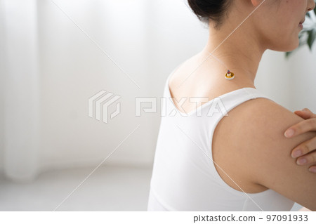 艾灸肩膀 97091933