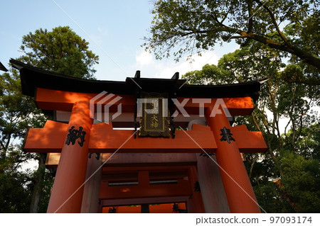 伏見稻荷大社, 伏見稻荷大社, 京都府, 伏見區, 神社, 名神大社, 獨立神社, 稻荷神社, 稻荷山, 本堂 伏見稻荷大社, 伏見稻荷大社, 京都府, 伏見區, 神社, 名神大社, 獨立神社, 稻荷神社, 稻荷山, 本堂 97093174