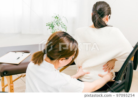 Asian female doctor, physiotherapist, nurse and patient receiving treatment at a chiropractor or osteopathic clinic for back pain and spine pain Asian female doctor, physiotherapist, nurse and patient receiving treatment at a chiropractor or osteopathic clinic for back pain and spine pain 97093254