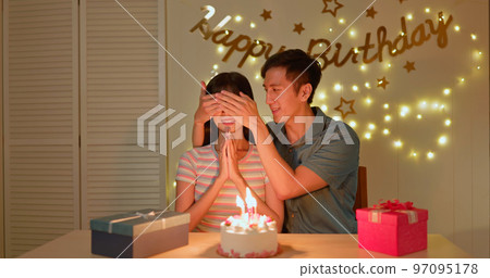 couple celebrate birthday couple celebrate birthday 97095178