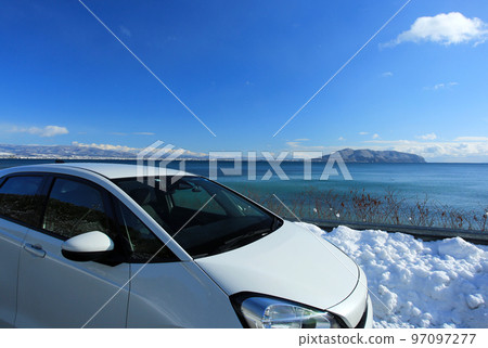 北海道隆冬自駕,在沙灘上休息,眺望白雪皚皚的函館山 北海道隆冬自駕,在沙灘上休息,眺望白雪皚皚的函館山 97097277
